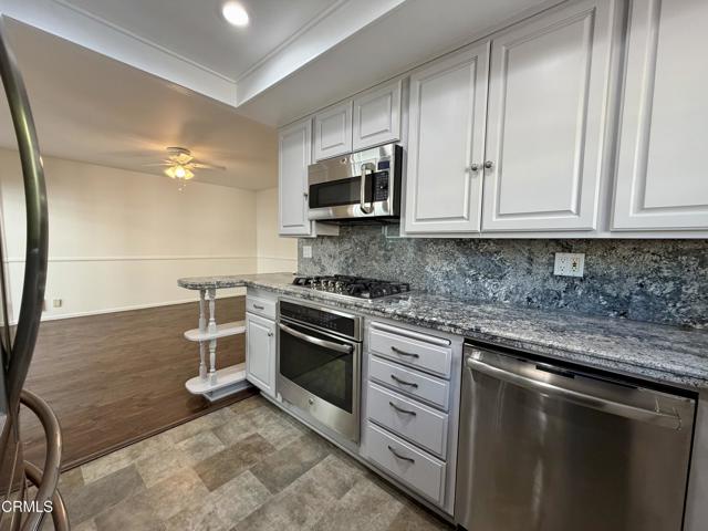 Detail Gallery Image 3 of 16 For 997 Mobil Ave, Camarillo,  CA 93010 - 2 Beds | 2 Baths