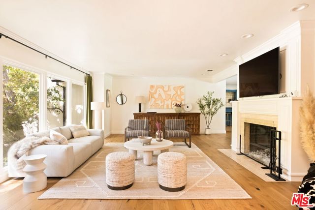 2064 Coldwater Canyon Drive photo 3