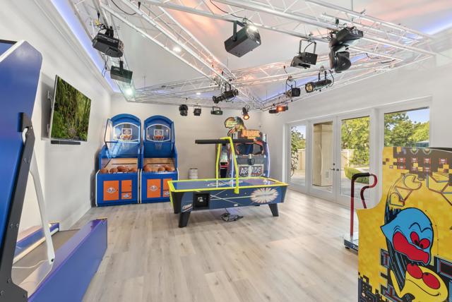 Detail Gallery Image 27 of 40 For 6853 Rancho Valencia Rd., Rancho Santa Fe,  CA 92067 - 9 Beds | 11/2 Baths