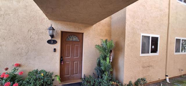Detail Gallery Image 3 of 36 For 2561 White Oak Pl. #3,  Escondido,  CA 92027 - 2 Beds | 1 Baths