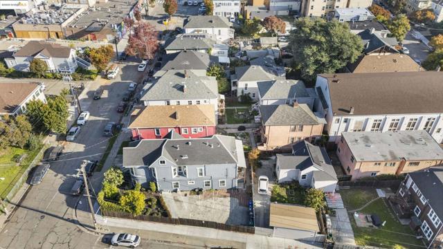 553 34Th St, Oakland CA: https://media.crmls.org/mediaz/4d70f403-aa42-49e8-9f34-ce95b9e79d43.jpg