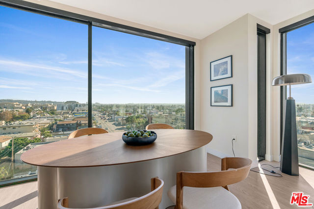 3688 Overland Avenue, Los Angeles CA: https://media.crmls.org/mediaz/4d7109ac-b214-40da-8cca-526fe79657ff.jpg