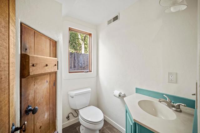 70 Valle Vista, Carmel Valley CA: https://media.crmls.org/mediaz/4d71ce55-6713-4619-b962-cb35fbced80d.jpg