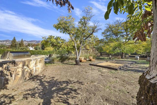 2551 Grant Street, Calistoga CA: https://media.crmls.org/mediaz/4d71ded1-5d0d-458e-8f06-8490e1a5f86f.jpg