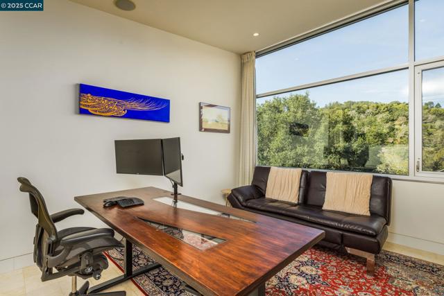 2 Crane Ct, Orinda CA: https://media.crmls.org/mediaz/4d72f5d6-cbe7-4326-bb8d-ff46b1b87b6f.jpg