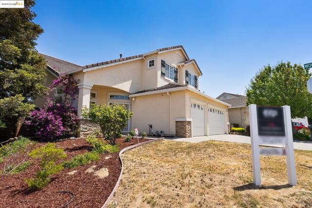 2 Quiet Path Ct, Pittsburg CA: https://media.crmls.org/mediaz/4d7333d5-cb10-40b9-a111-553ac313d977.jpg
