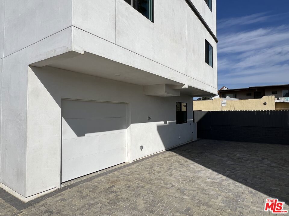 https://media.crmls.org/mediaz/4d733a48-a70b-47be-bf0e-c0f79c338acc.jpg?preset=X-Large
