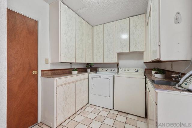 1173 Oasis Ave, Chula Vista CA: https://media.crmls.org/mediaz/4d735512-c388-47e7-ab8c-0e3608b1d805.jpg