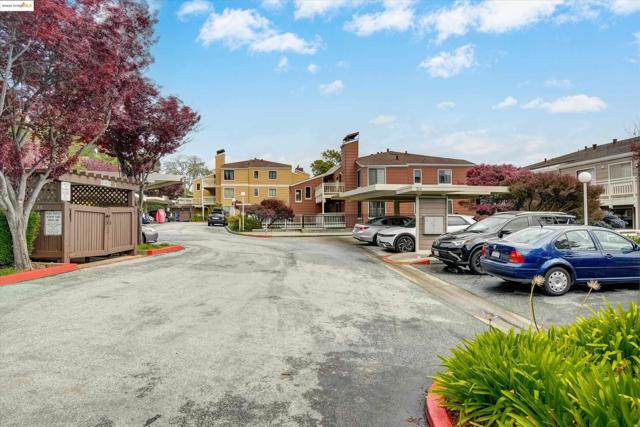 805 Red Leaf Court, San Francisco CA: https://media.crmls.org/mediaz/4d743784-7c61-444c-926d-dd3f97e243f5.jpg