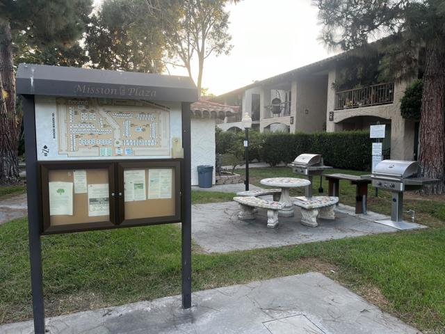 https://media.crmls.org/mediaz/4d7453e3-42e1-4638-a093-a918913a127b.jpg
