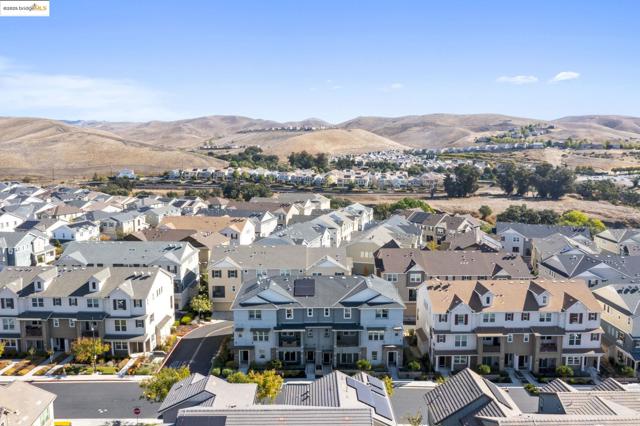 7129 Calistoga Ln, Dublin CA: https://media.crmls.org/mediaz/4d74893a-53dc-4300-bd6f-9ef6ad59d148.jpg