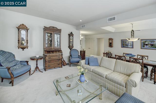 5920 Horsemans Canyon Dr, Walnut Creek CA: https://media.crmls.org/mediaz/4d74de7b-957e-4ace-b7ad-1d77df35a755.jpg