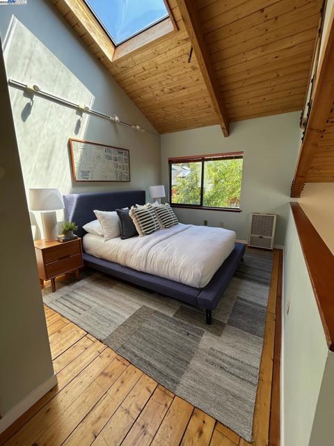 2120 6th St, Berkeley CA: https://media.crmls.org/mediaz/4d74f882-f8ff-43f7-a18b-6d01133ddc02.jpg