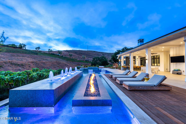 2111 High Knoll Circle, Thousand Oaks CA: https://media.crmls.org/mediaz/4d7521fb-0582-47dd-920b-4bc0a136fb45.jpg