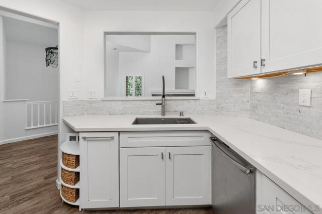 12047 Tivoli Park Row, San Diego CA: https://media.crmls.org/mediaz/4d752bf0-4fb3-428e-93ba-d7ebe944ebfe.jpg