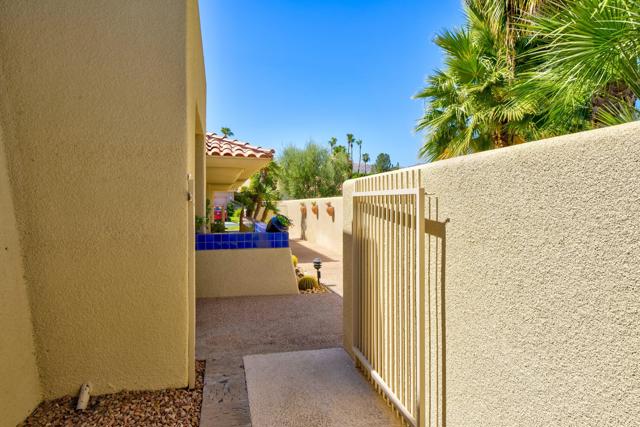 212 S Kavenish Drive, Rancho Mirage CA: https://media.crmls.org/mediaz/4d75f5f1-c479-4140-9f1c-e14122df4dcd.jpg