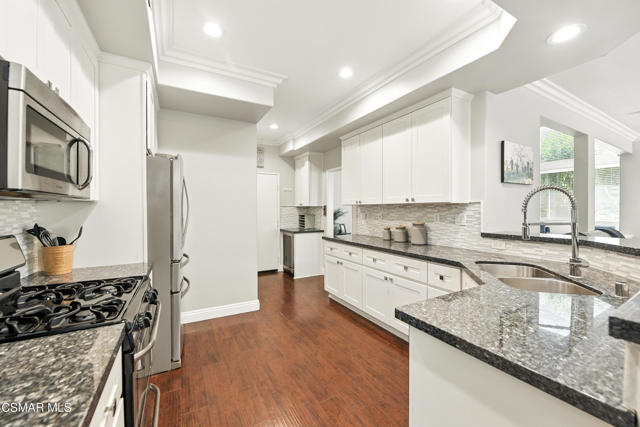 6224 Tangelo Place, Simi Valley CA: https://media.crmls.org/mediaz/4d762ed4-bdee-4721-b0c2-5dcb6db87df3.jpg