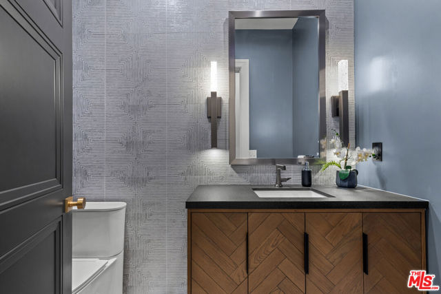 17401 Rancho Street, Encino CA: https://media.crmls.org/mediaz/4d76fdae-2b04-44d9-82b5-59e5401930e3.jpg