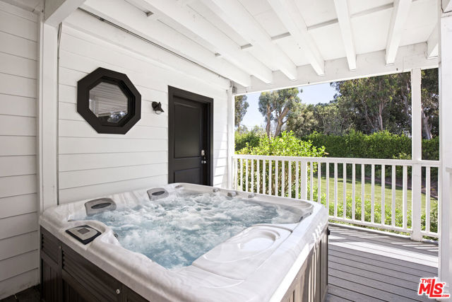 30362 Morning View Drive, Malibu CA: https://media.crmls.org/mediaz/4d778e86-d5c6-433b-b90a-d60c8f3b0bda.jpg