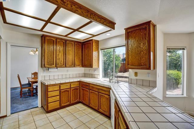 1400 Tennis Ln, Tracy CA: https://media.crmls.org/mediaz/4d77a085-c41d-4c7a-b1b3-49f52c2552d0.jpg