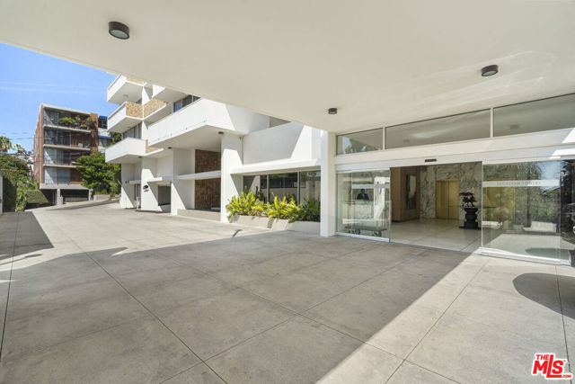 8787 Shoreham Drive, West Hollywood CA: https://media.crmls.org/mediaz/4d77a165-031a-437e-ab83-ad7e816d0048.jpg