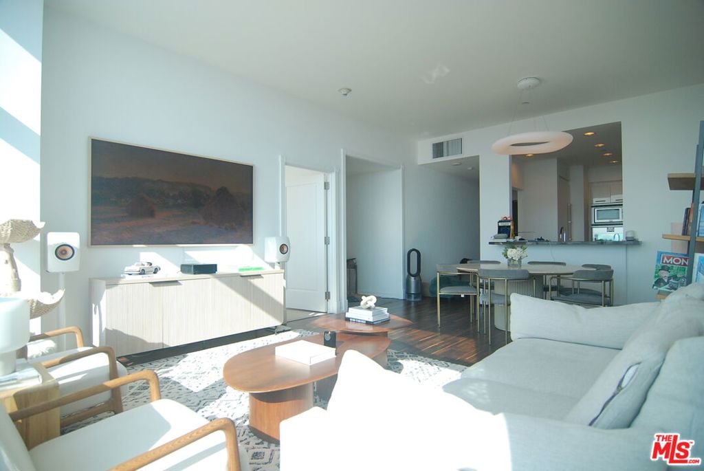 900 W Olympic Boulevard #31F