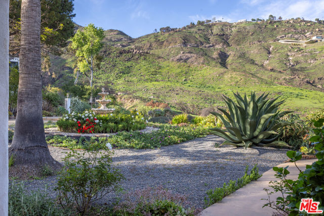 23407 W Copacabana Street, Malibu CA: https://media.crmls.org/mediaz/4d787615-5ff0-40fc-8d48-aee9eb1b7d2d.jpg