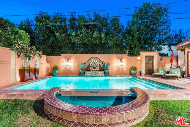 519 N ALTA Drive, Beverly Hills CA: https://media.crmls.org/mediaz/4d7962d9-a814-4b08-b178-e0bda8944541.jpg