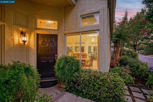 95 Goldspur Way, Brentwood CA: https://media.crmls.org/mediaz/4d798f48-738d-42c3-9218-8326d9930002.jpg