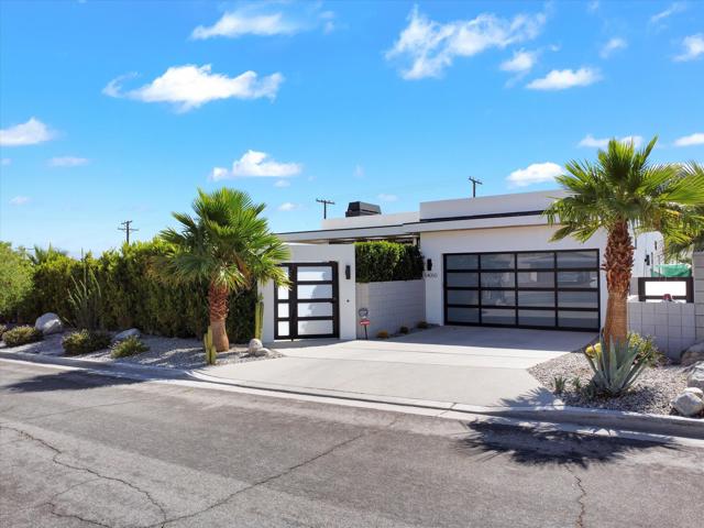 54050 Avenida Obregon, La Quinta CA: https://media.crmls.org/mediaz/4d79bc30-8172-4677-b243-77bafb9e77a6.jpg