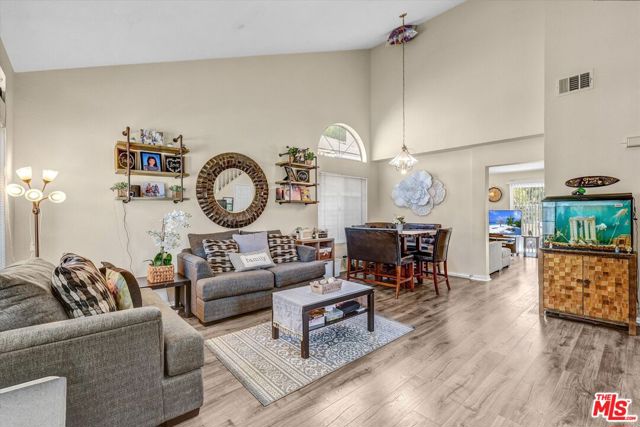 27632 Kevin Place, Santa Clarita CA: https://media.crmls.org/mediaz/4d79daa7-8333-4104-aa49-f89f56e78576.jpg