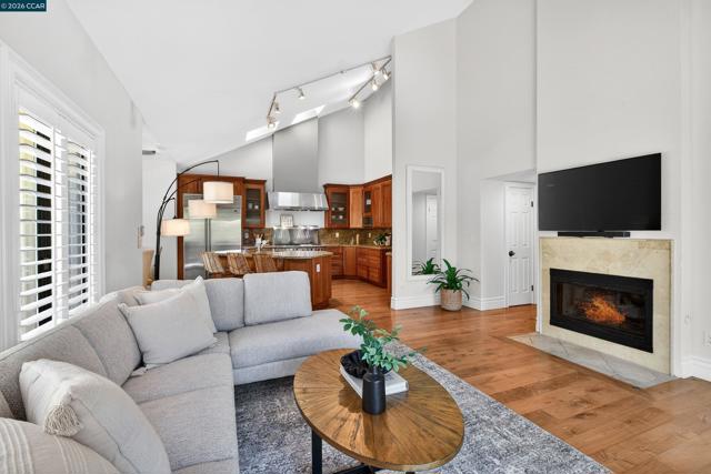 951 Redwood Dr, Danville CA: https://media.crmls.org/mediaz/4d7a514d-4f6a-43a7-bd20-ffef8e49d88d.jpg