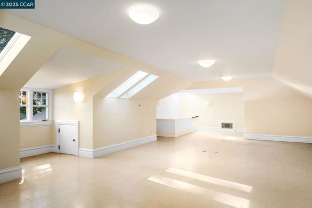 25 Crocker Ave, Piedmont CA: https://media.crmls.org/mediaz/4d7a8682-8bad-40de-bbc6-1e82d8c090bd.jpg