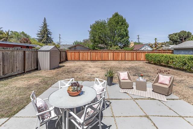 1327 Madera Avenue, Menlo Park CA: https://media.crmls.org/mediaz/4d7ae70a-51c1-403e-af2d-205b5acba238.jpg