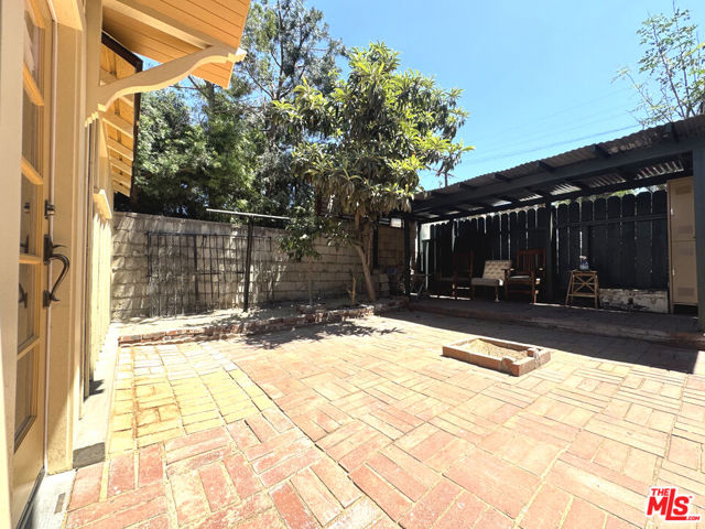 334 Belmont Avenue, Los Angeles CA: https://media.crmls.org/mediaz/4d7aee81-7e6c-46ff-97be-9038c2d85490.jpg