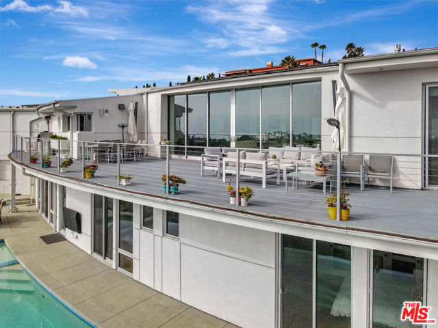 28405 Via Acero Street, Malibu CA: https://media.crmls.org/mediaz/4d7b17e9-5706-4056-86e5-77f6093f1f94.jpg
