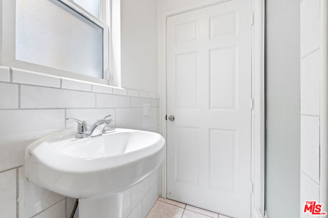 1205 Appleton Way, Venice CA: https://media.crmls.org/mediaz/4d7b5ba5-c081-4189-a0d2-3410a77c174d.jpg