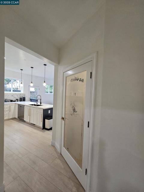 2785 Butters Dr, Oakland CA: https://media.crmls.org/mediaz/4d7b6bc4-8da7-406f-8257-3d8d6813b0d3.jpg