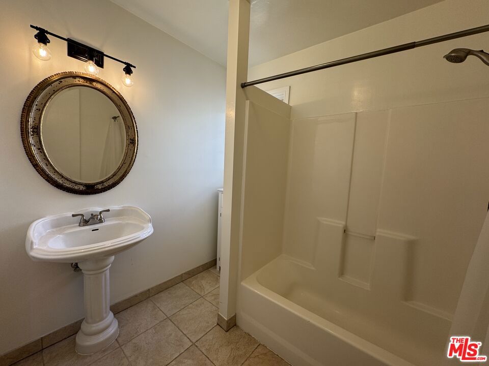 https://media.crmls.org/mediaz/4d7d2eef-7385-467c-b4ca-15c4f8ebae64.jpg?preset=X-Large