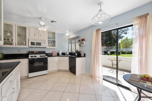 1404 Calle Lozano, Camarillo CA: https://media.crmls.org/mediaz/4d7d3e95-cd3b-4ffe-88be-aa1f01324335.jpg
