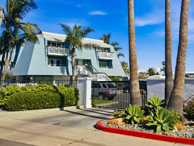 22 Montego Ct, Coronado CA: https://media.crmls.org/mediaz/4d7e0573-ef2c-47eb-8fbf-ccbaf49e3d61.jpg