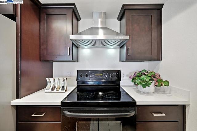 456 Mariners Island Blvd, San Mateo CA: https://media.crmls.org/mediaz/4d7e4351-f716-42a9-a69c-e647ff3093ef.jpg