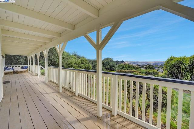 10705 Dublin Canyon Rd, Pleasanton CA: https://media.crmls.org/mediaz/4d7e70c2-57b5-4ba2-8d41-7eb909ec4d06.jpg
