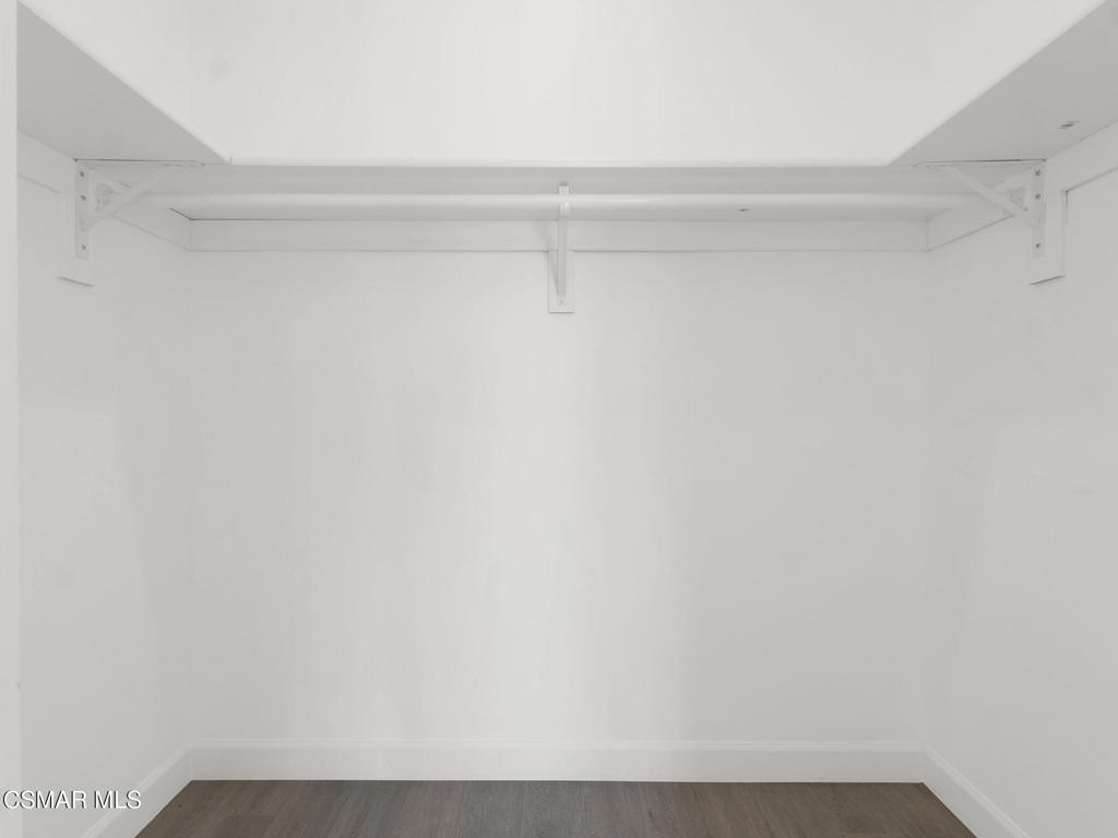 https://media.crmls.org/mediaz/4d7e73fa-51ec-4690-a3c0-6d89b55b0926.jpg?preset=X-Large