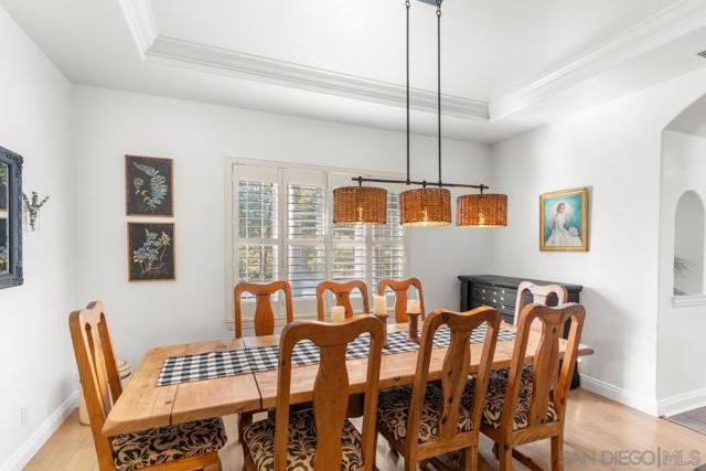 1195 Via Encinos, Fallbrook CA: https://media.crmls.org/mediaz/4d7ecda6-48d8-468f-b66f-686d81337409.jpg