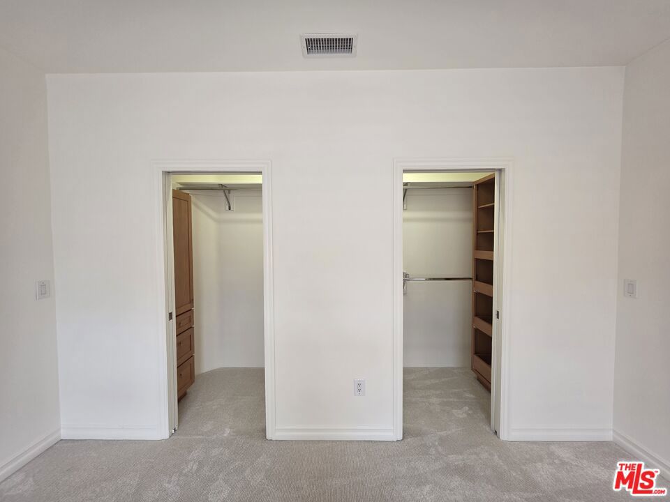 https://media.crmls.org/mediaz/4d7ee534-c497-4408-9410-5976c072ddc5.jpg?preset=X-Large