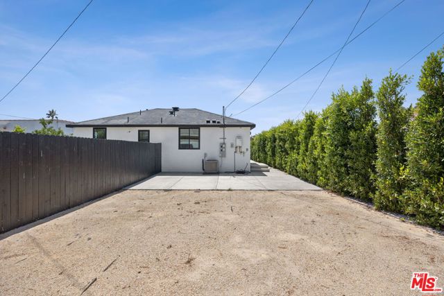 3940 Huron Avenue, Culver City CA: https://media.crmls.org/mediaz/4d7f2ea1-75dc-4bd9-8197-94babee17b72.jpg