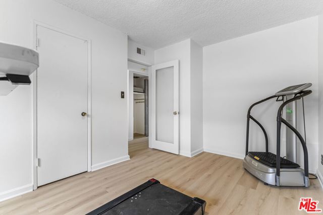 4553 Don Ricardo Drive, Los Angeles CA: https://media.crmls.org/mediaz/4d7f7bcd-d783-49f4-aa3b-e805b0b0d86b.jpg