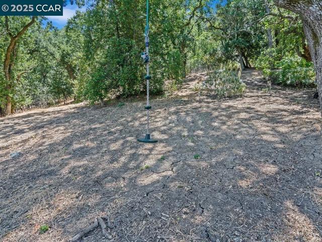 27 Toledo Dr, Lafayette CA: https://media.crmls.org/mediaz/4d7fbb62-3623-4988-945d-973ef39c8f17.jpg