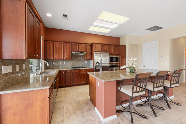 35232 Moorbrook Road, Palm Desert CA: https://media.crmls.org/mediaz/4d804561-38ad-4ad2-954d-45d3d4bf87ce.jpg